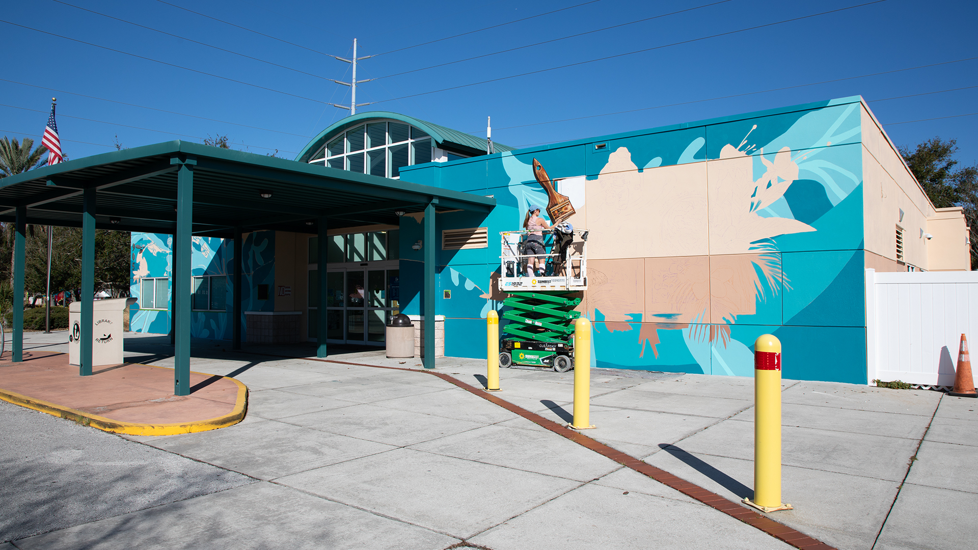 Clearwater main library exterior wall with mural.