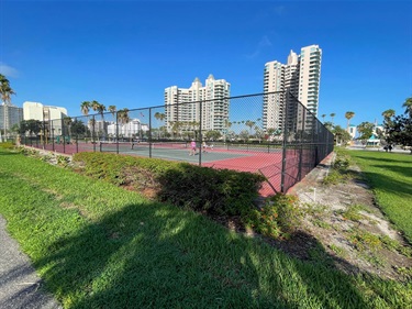 Tennis courts at bay park