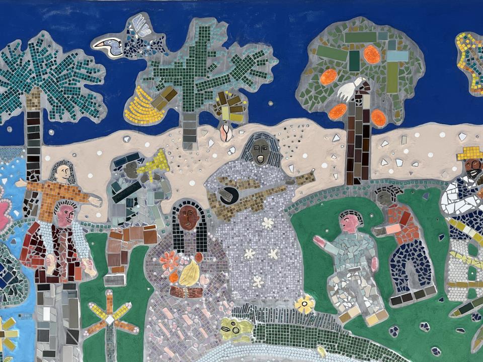 Close shot of Mercado mosaic.